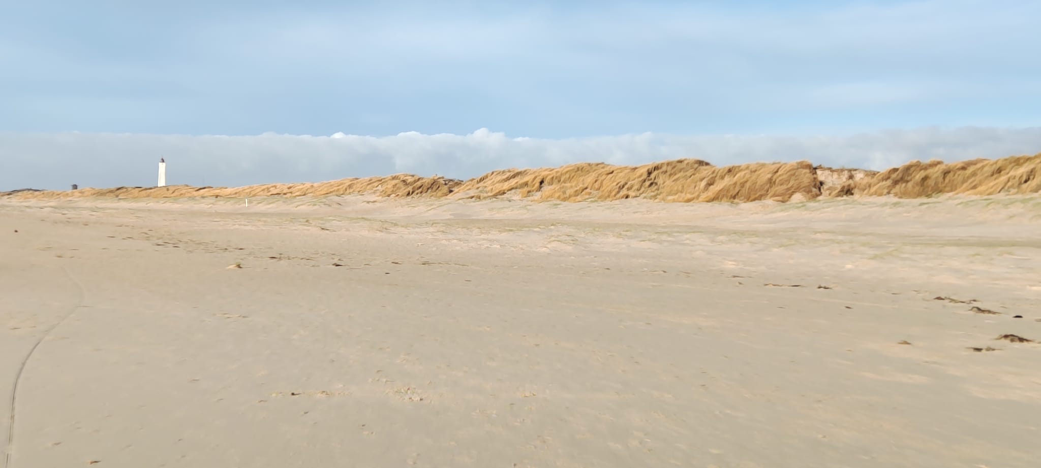 Ein Bild, das drau�en, Himmel, Natur, D�ne enth�lt.

KI-generierte Inhalte k�nnen fehlerhaft sein.