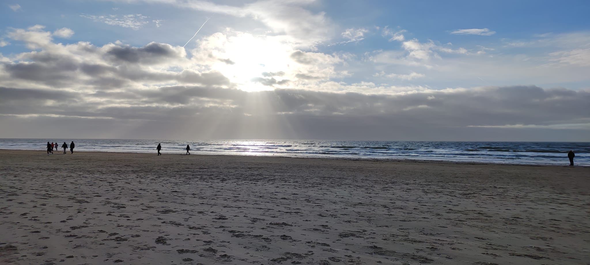 Ein Bild, das drau�en, Natur, Himmel, Wolke enth�lt.

KI-generierte Inhalte k�nnen fehlerhaft sein.