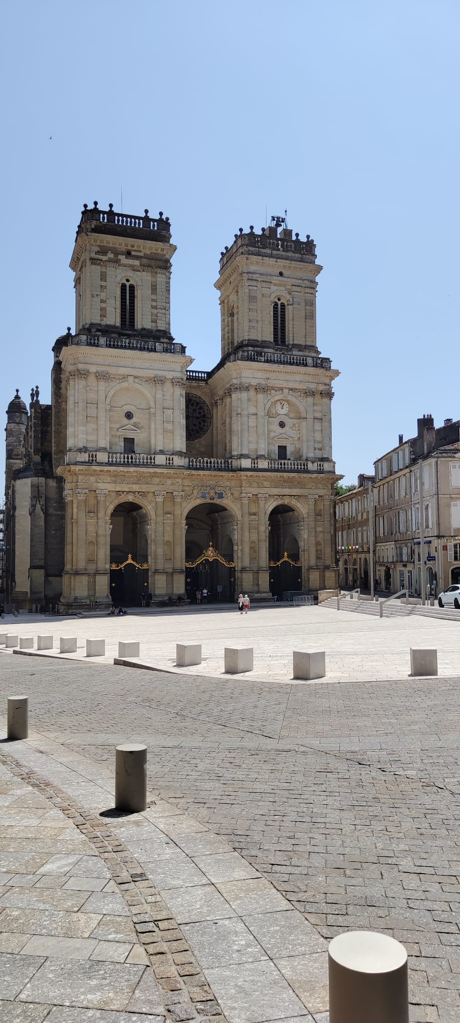 Ein Bild, das drau�en, Geb�ude, Himmel, Kirche enth�lt.

KI-generierte Inhalte k�nnen fehlerhaft sein.
